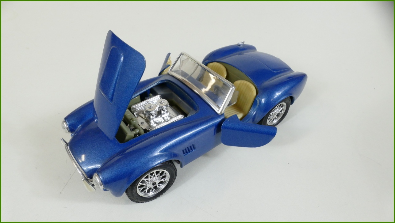 Model Auta Bburago 1:24 - Ford AC Cobra 427 (1965) s Podstavcem - Viz Popis