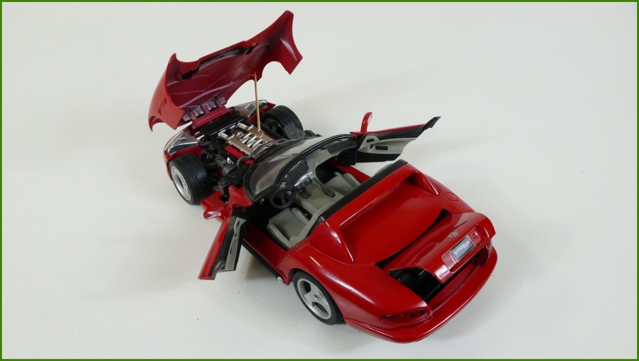 Kovový Model Bburago 1:18 - Dodge Viper RT/10