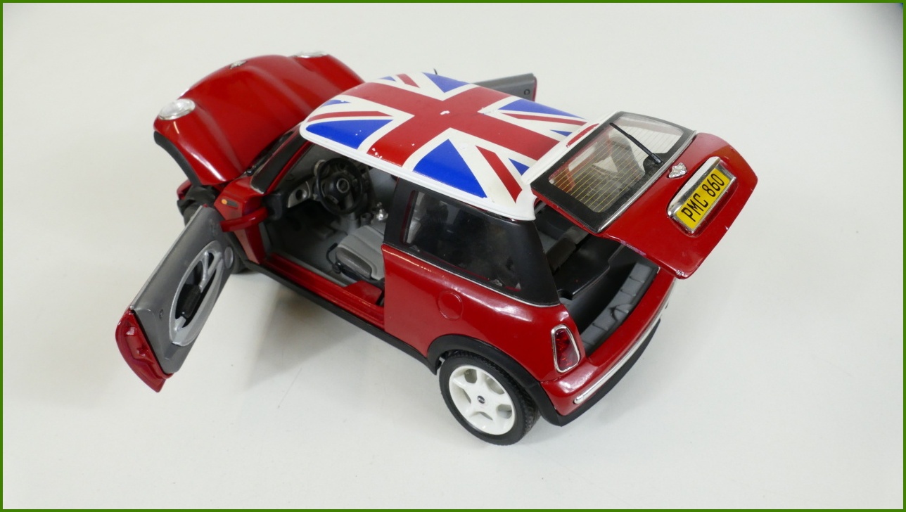 Kovový Model Bburago 1:18 - Mini Cooper (2001) - Viz Popis