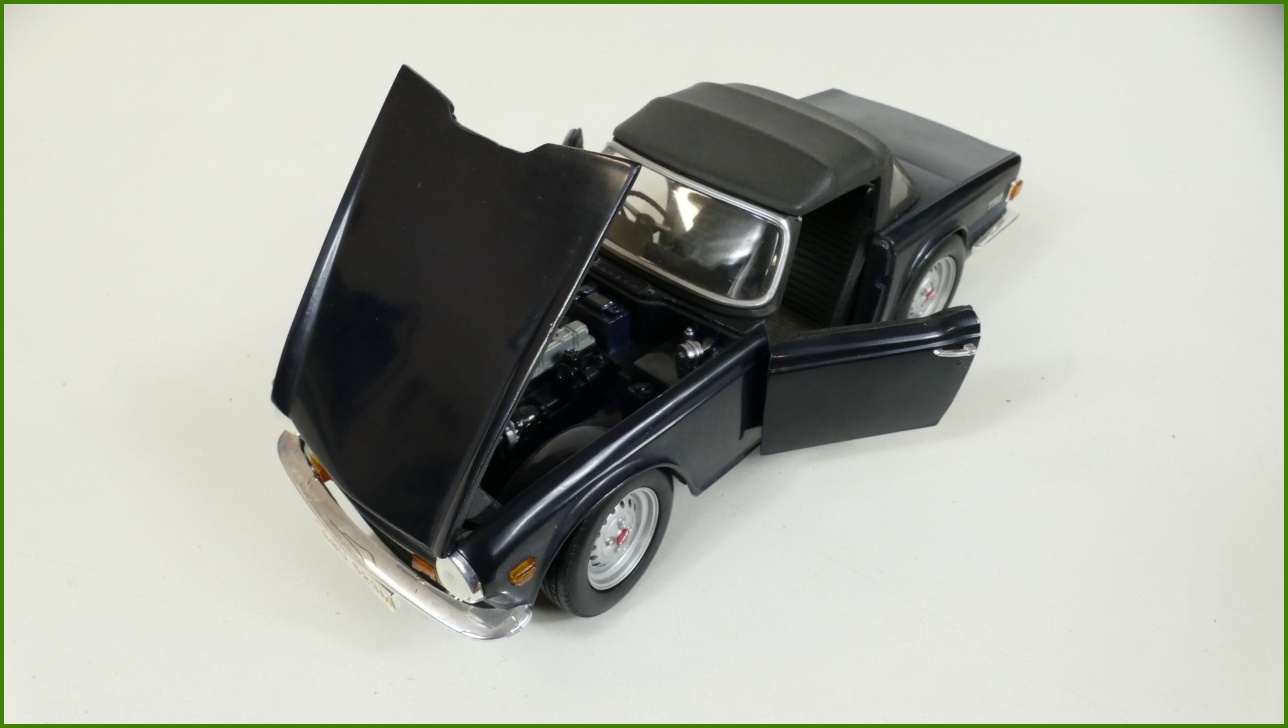Model Auta ERTL 1:18 Triumph TR6 (1974) - Viz Popis