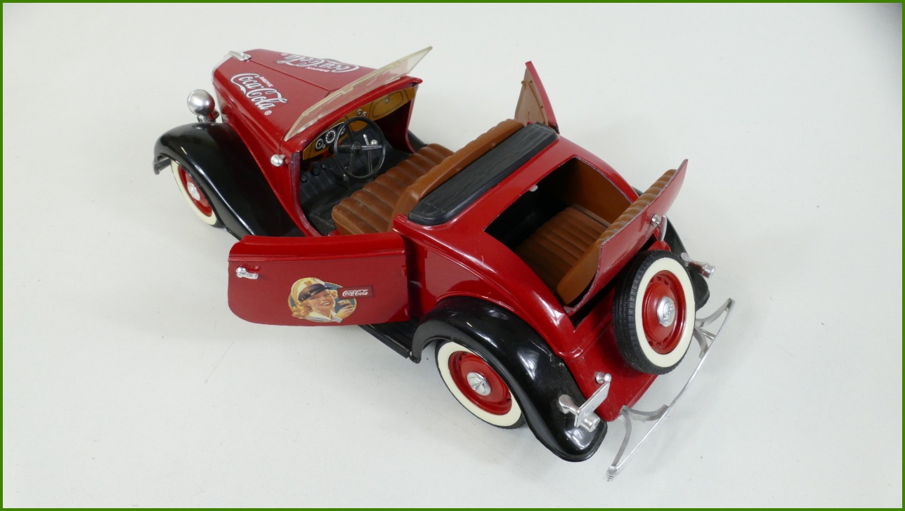 Model Auta Solido 1:19 Ford V8 Echelle - Viz Popis