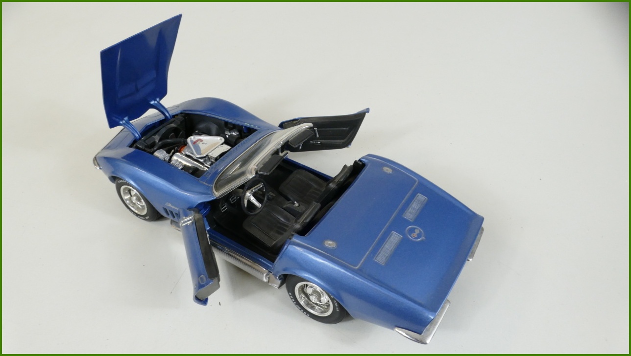 Model Auta Revell 1:18 - ´69 Corvette Stingray 427