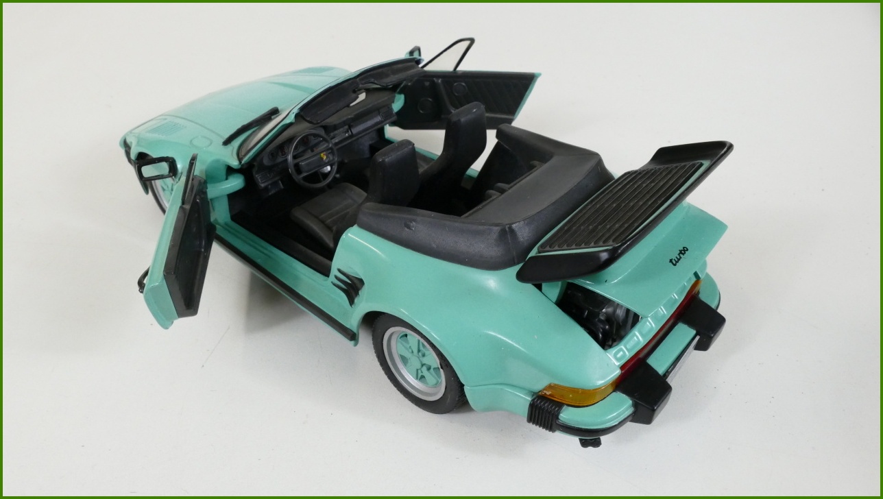 Model Auta Revell 1:18 - Porsche 930 Turbo