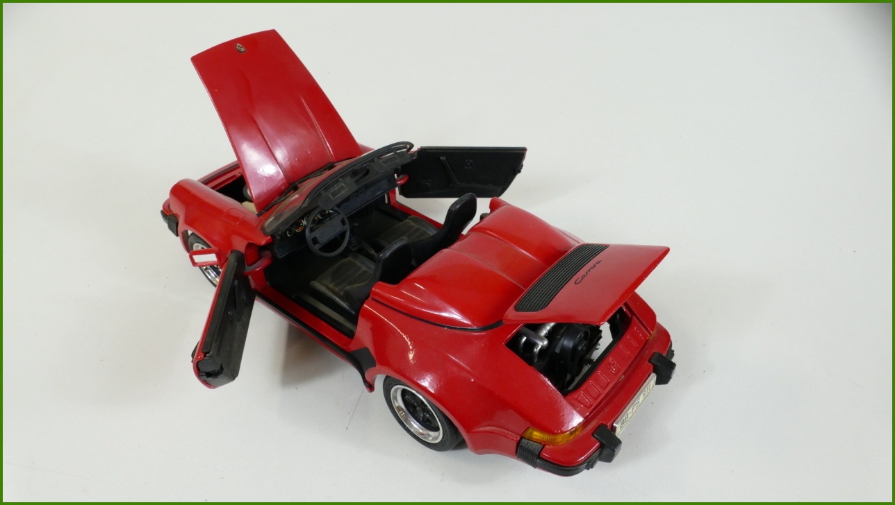 Model Auta Maisto 1:18 - Porsche 911 Speedster (1989) s Podstavcem - Viz Popis