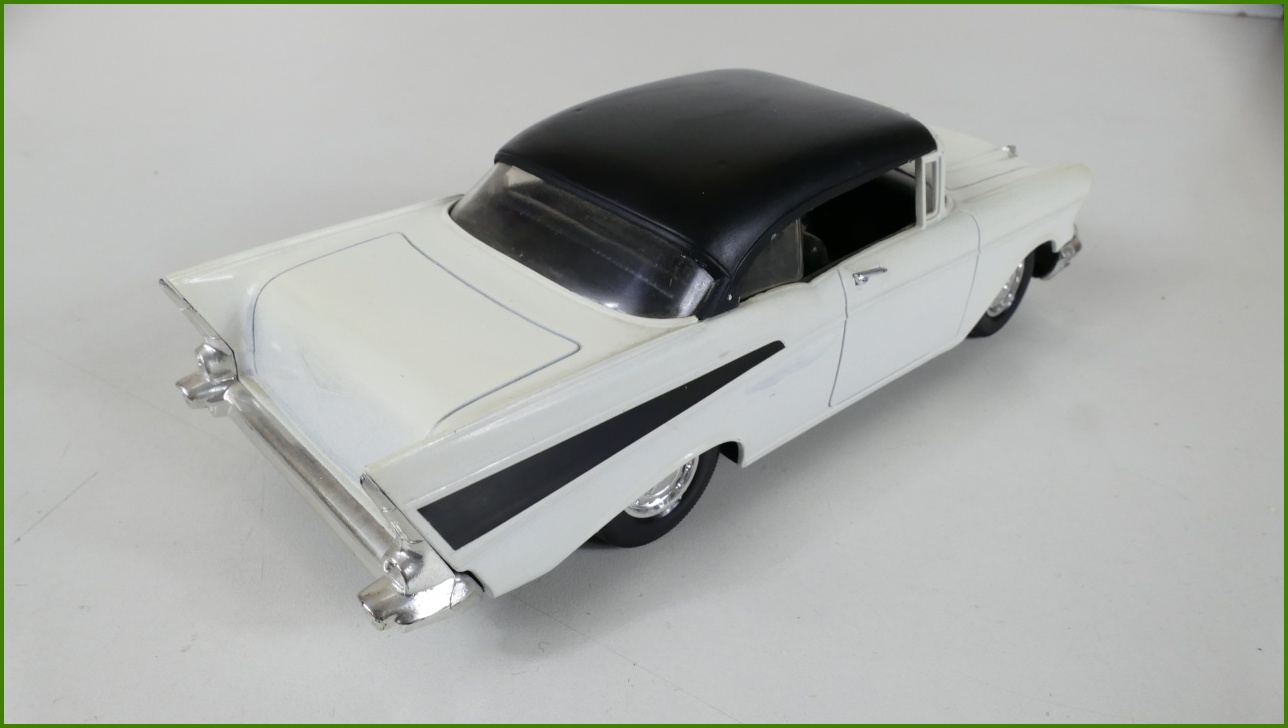 Model Auta Mira 1:24 - Chevrolet Bel Air H.T. - Viz Popis