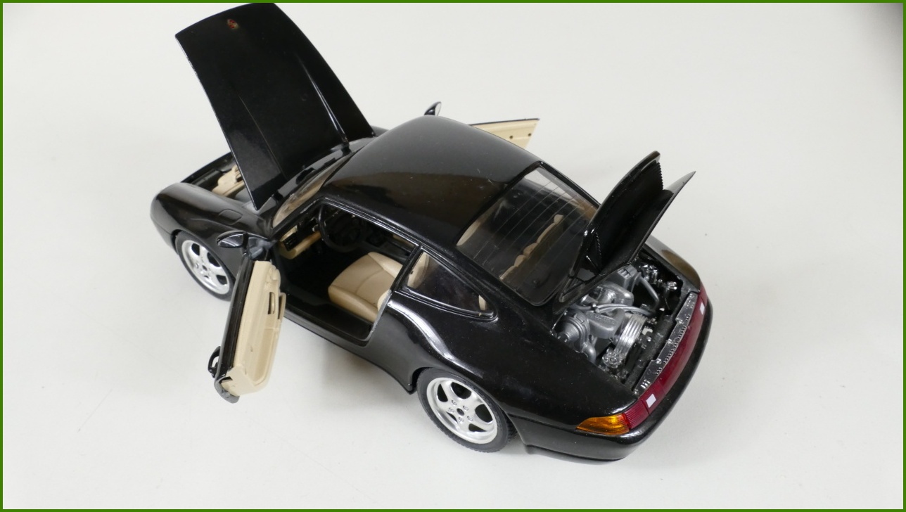 Kovový Model Bburago 1:18 - Porsche 911 Carrera (1993)