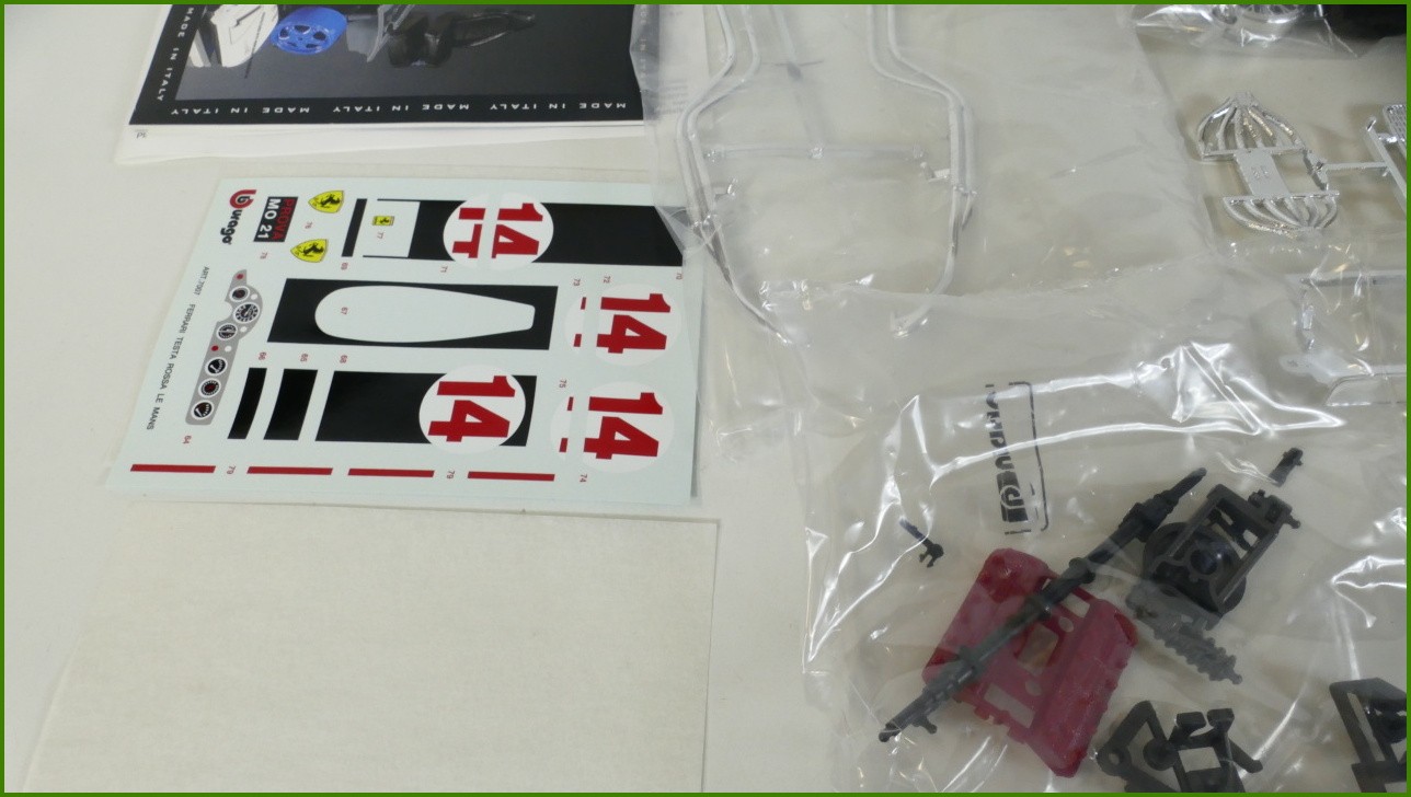 Metal Kit Stavebnice 1:18 - Ferrari Testa Rossa Le Mans (1957)