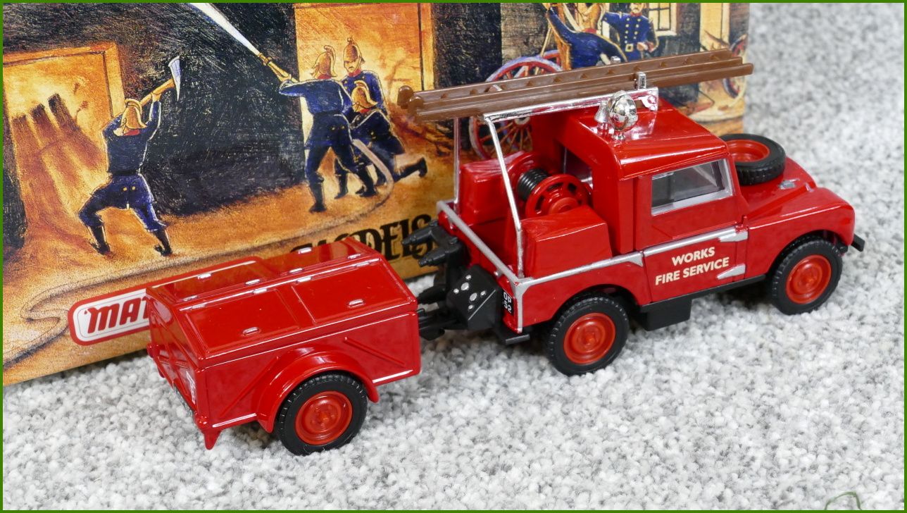 Matchbox Autíčko s Krabičkou YFE02 - 1948 Land Rover Auxiliary
