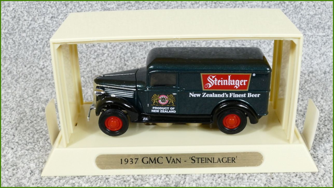 Matchbox Autíčko s Krabičkou YGB08 - 1937 GMC Van