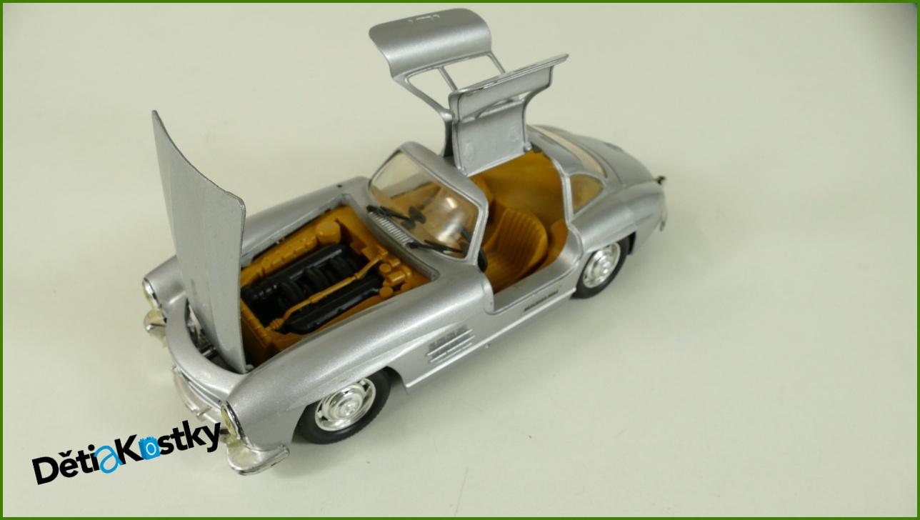 Model Auta Revell 1:24 - Mercedes 300 SL - Bez antény na kapotě