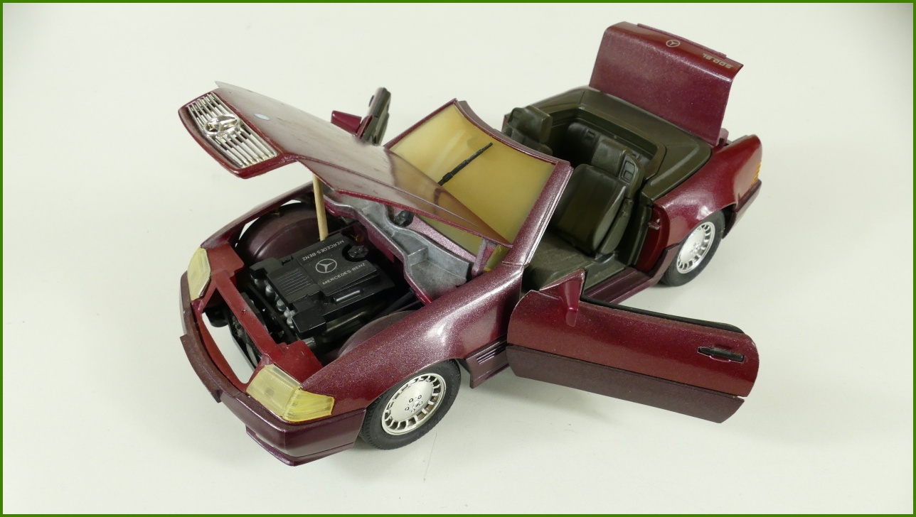 Model Made in Thailand 1:18 - Mercedes-Benz 500 SL (1989) - Viz Popis