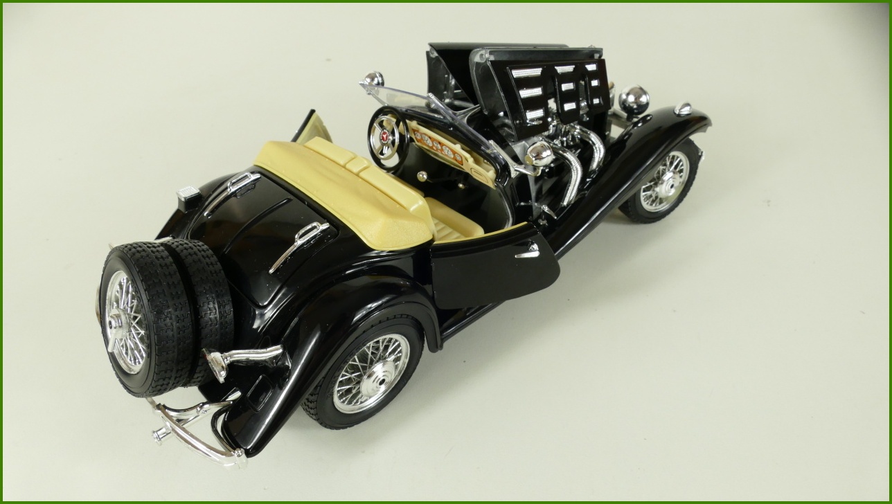 Kovový Model Bburago 1:18 - Mercedes Benz 500K Roadster (1936) s Krabicí