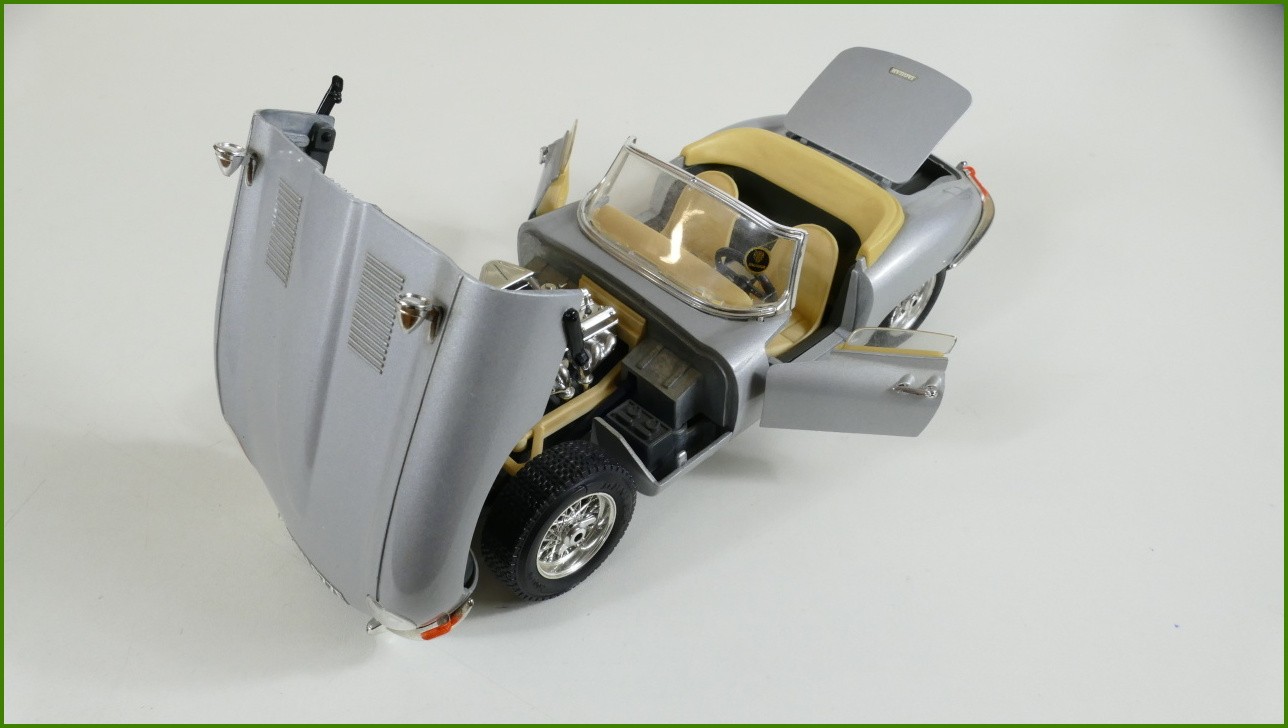 Kovový Model Bburago 1:18 - Jaguar "E" (1961) - Viz Popis