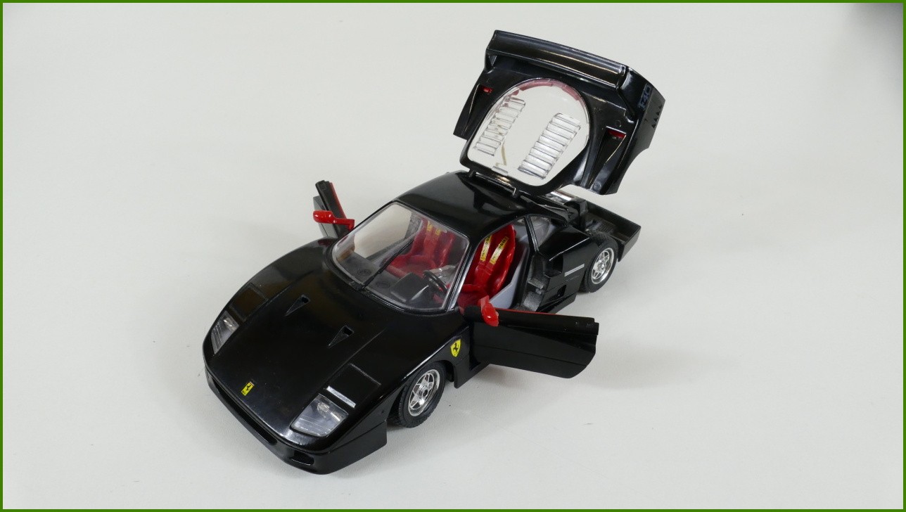 Model Auta Bburago 1:24 - Ferrari F40 (1987)