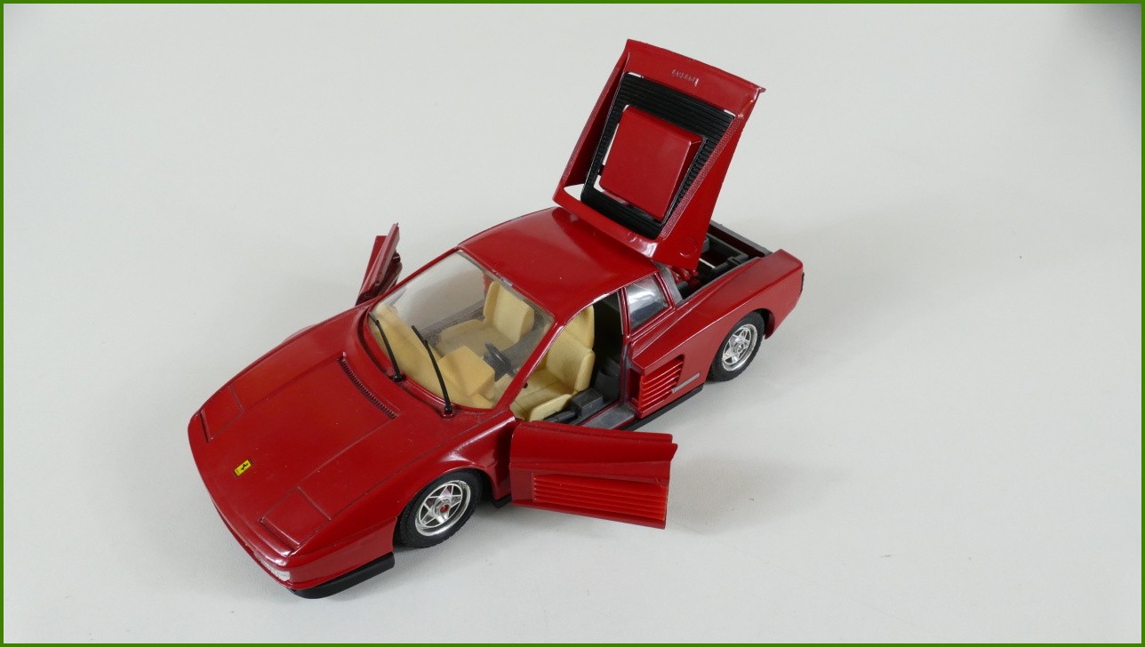 Model Auta Bburago 1:24 - Ferrari Testarossa (1984)