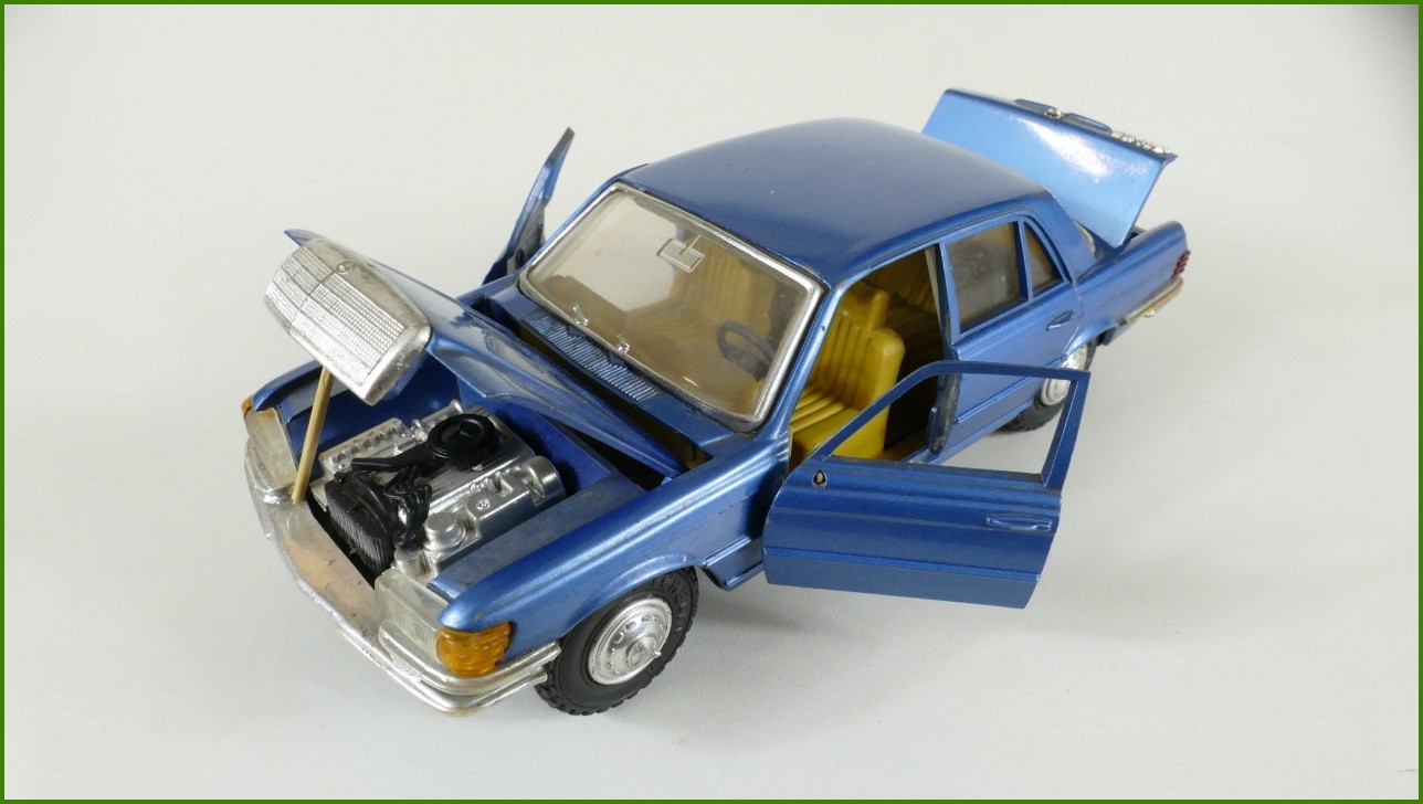 Model Auta Gama 1:24 - Mercedes 450 SE - Viz Popis