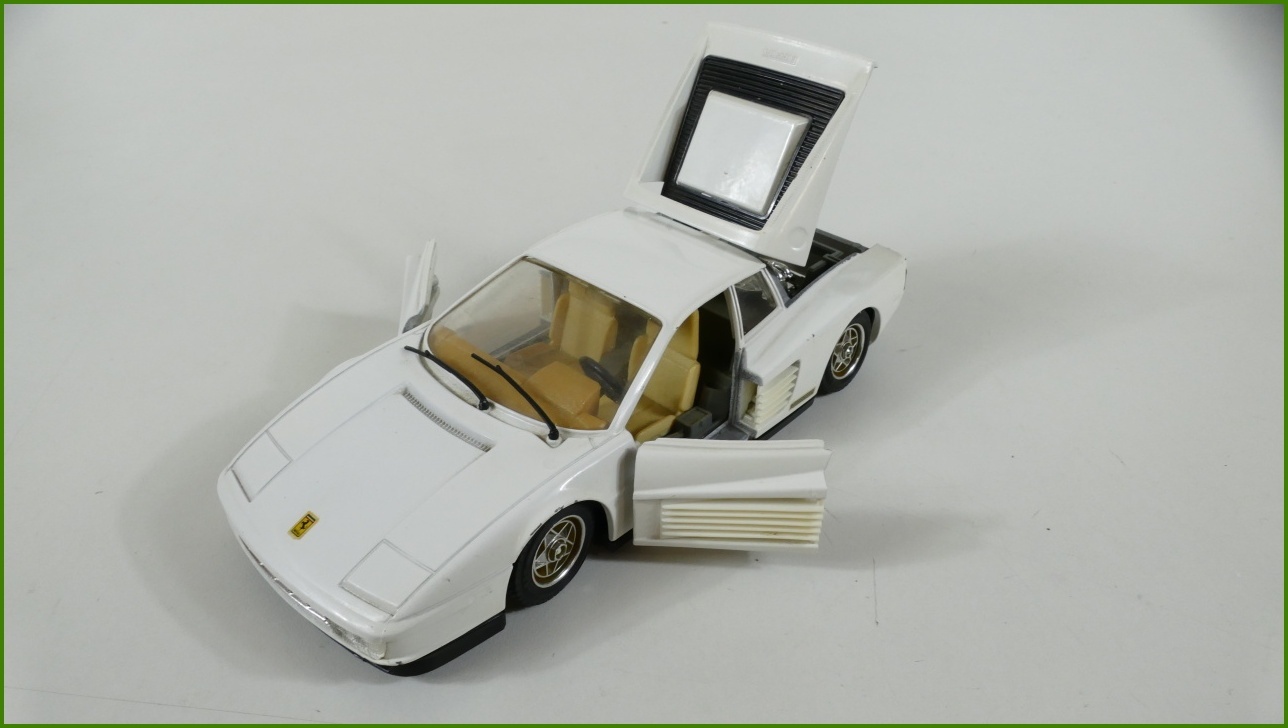 Model Auta Bburago 1:24 - Ferrari Testarossa (1984)