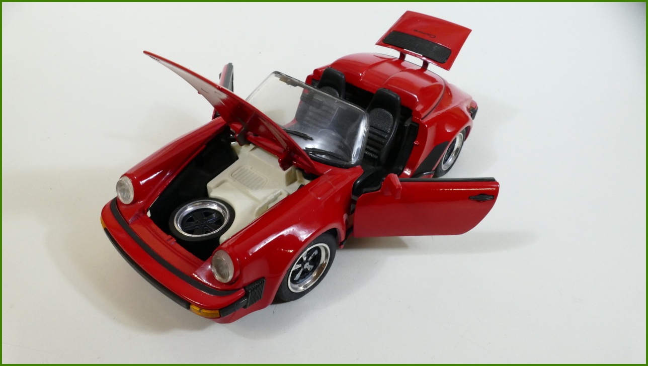 Model Maisto 1:18 - Porsche 911 Speedster (1989)