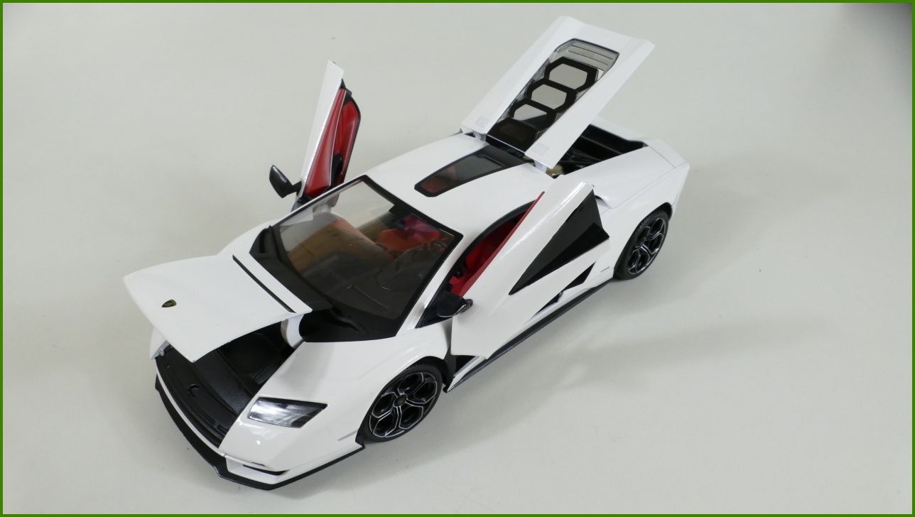 Model Maisto 1:18 - Lamborghini Countach LPI 800-4