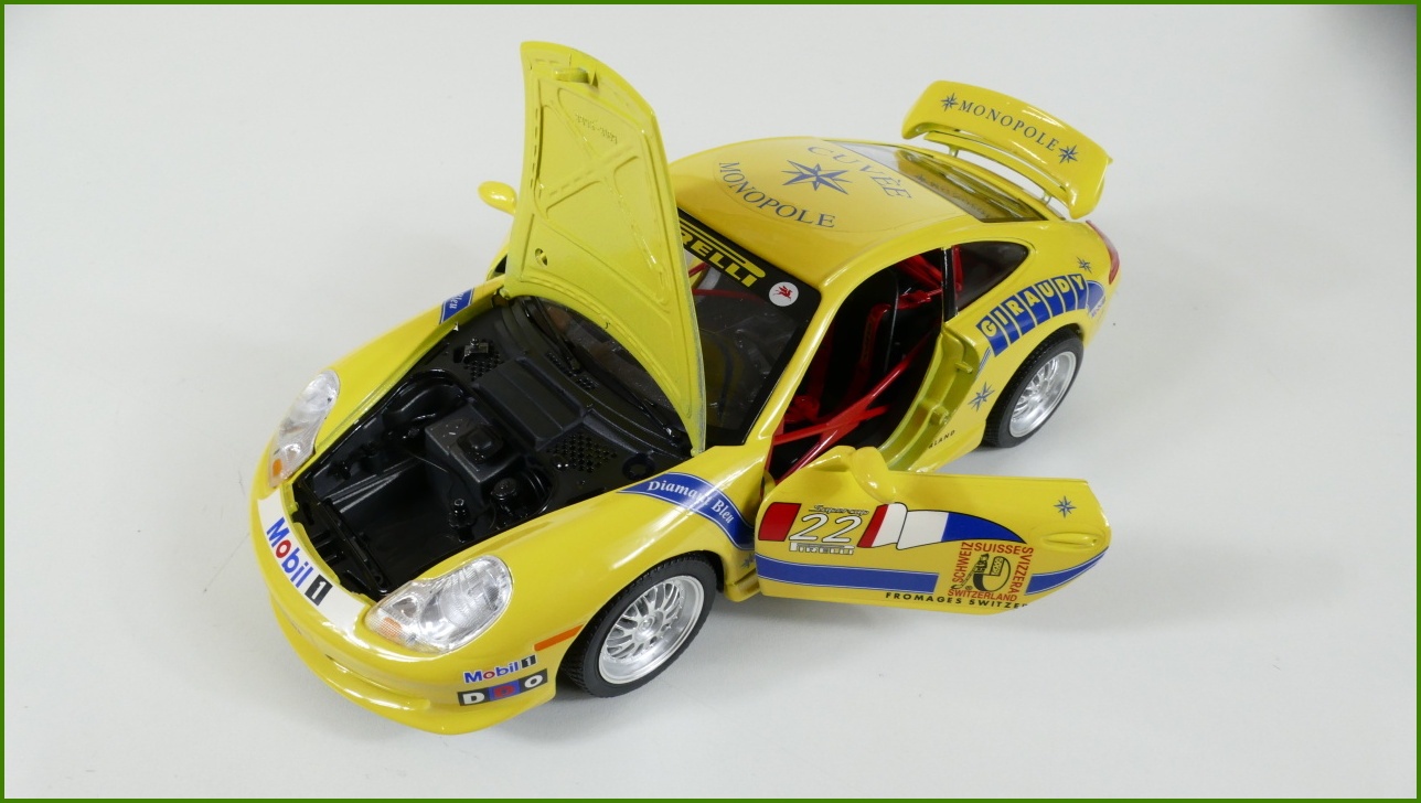 Kovový Model Bburago 1:18 - Porsche Carrera 911 (1997)