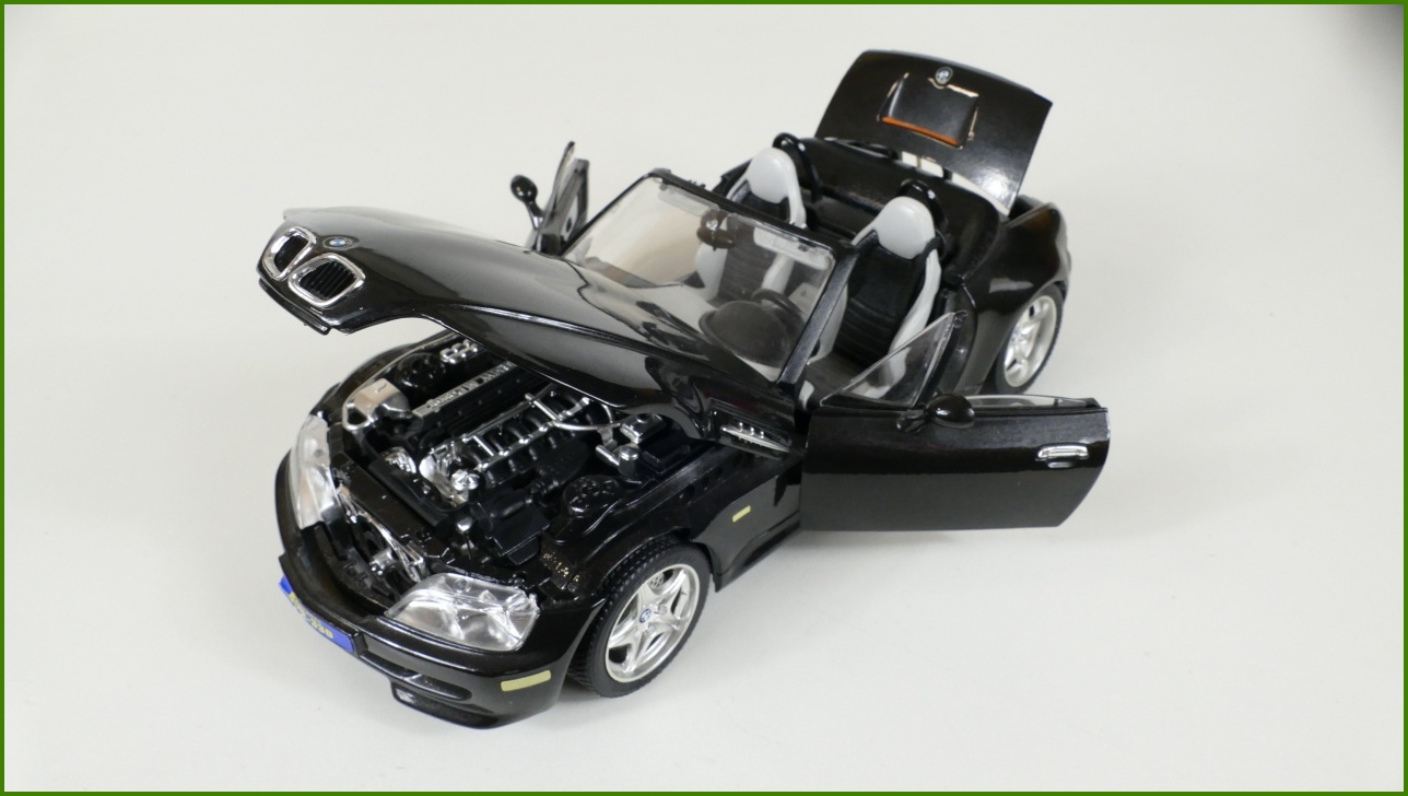 Kovový Model Bburago 1:18 - BMW M Roadster (1996)