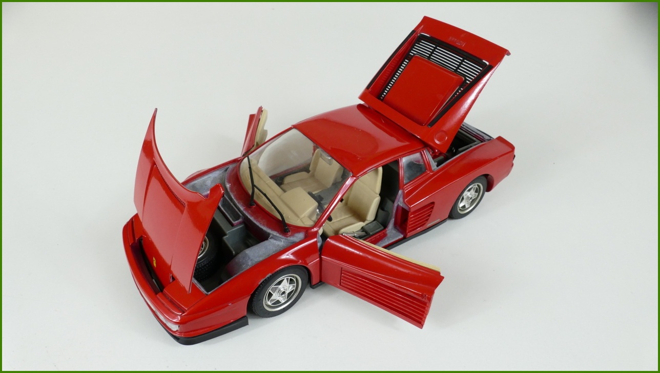 Kovový Model Bburago 1:18 - Ferrari Testarossa (1984)
