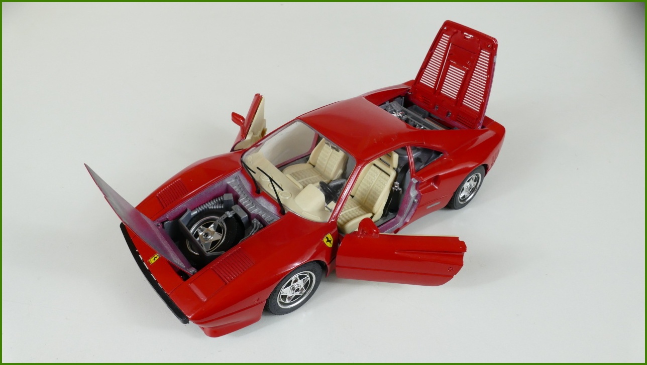 Kovový Model Bburago 1:18 - Ferrari GTO (1984)