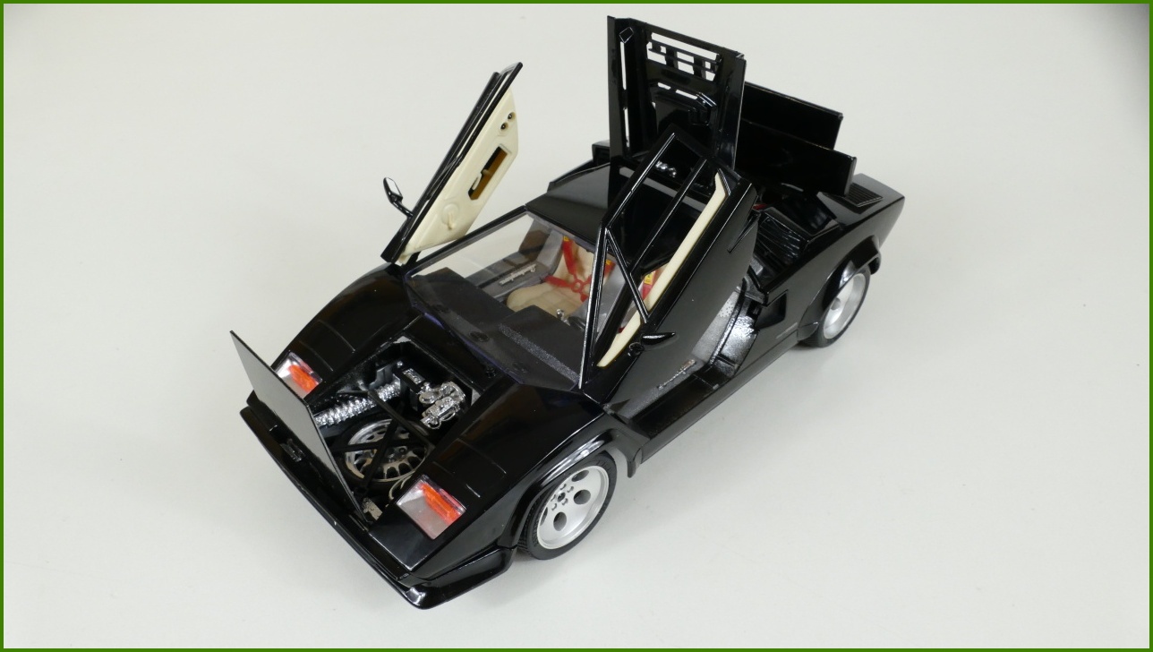 Kovový Model Bburago 1:18 - Lamborghini Countach (1988)