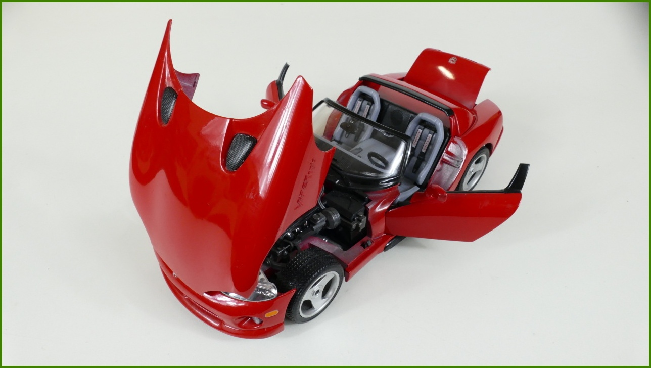 Kovový Model Bburago 1:18 - Dodge Viper RT/10