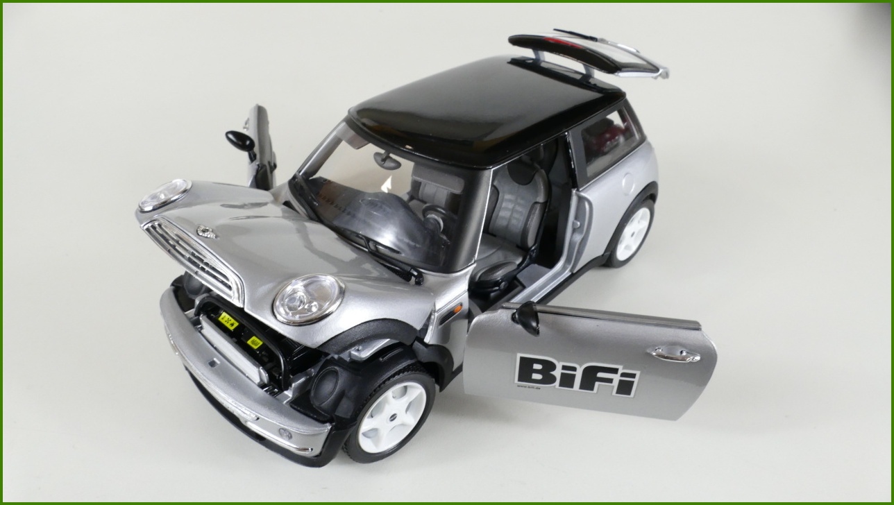 Kovový Model Bburago 1:18 - Mini Cooper (2001)