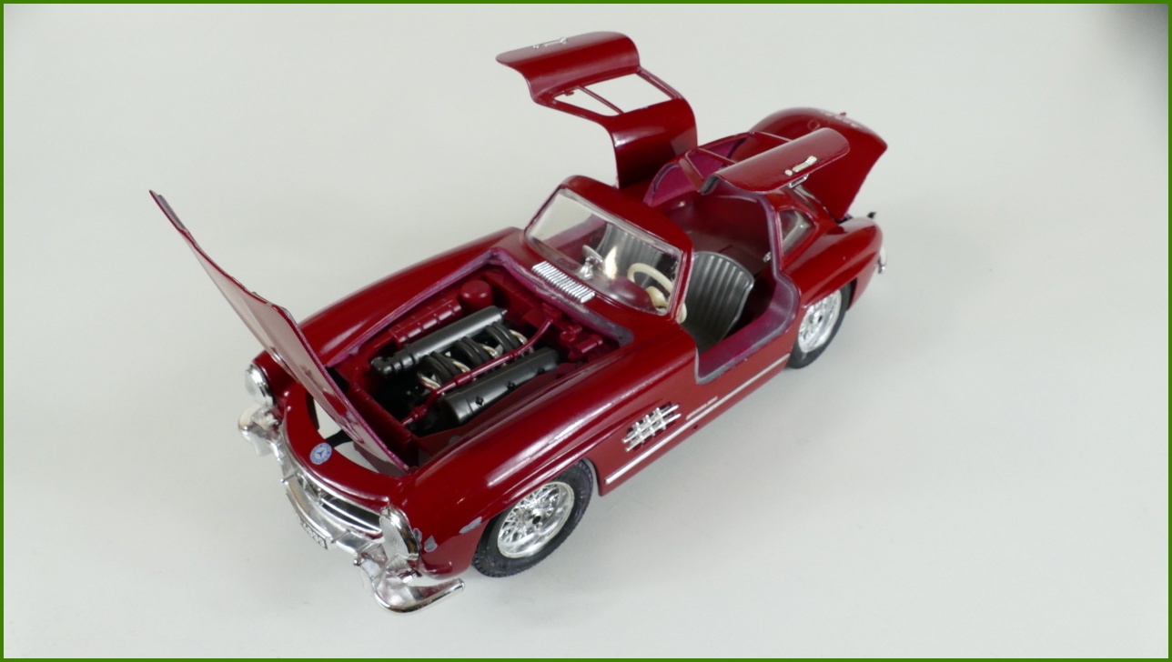 Kovový Model Bburago 1:18 - Mercedes-Benz 300 SL (1954)