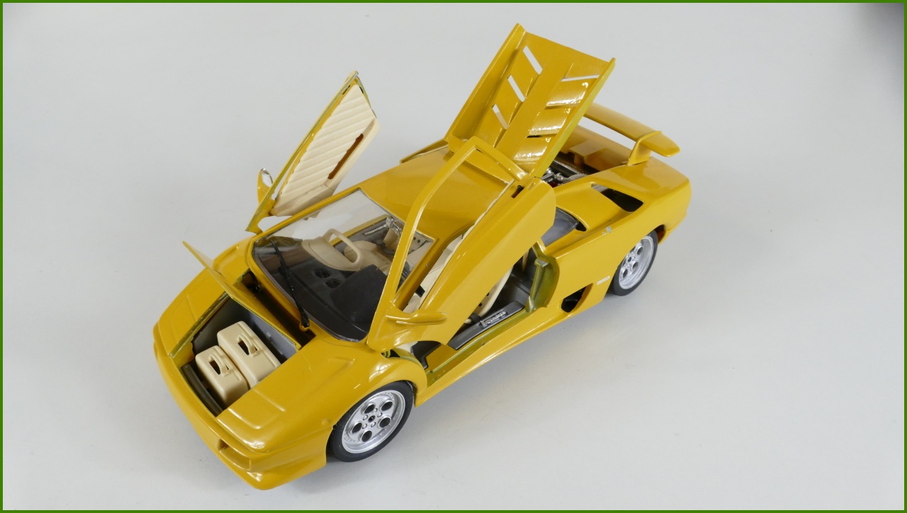 Kovový Model Bburago 1:18 - Lamborghini Diablo (1990)