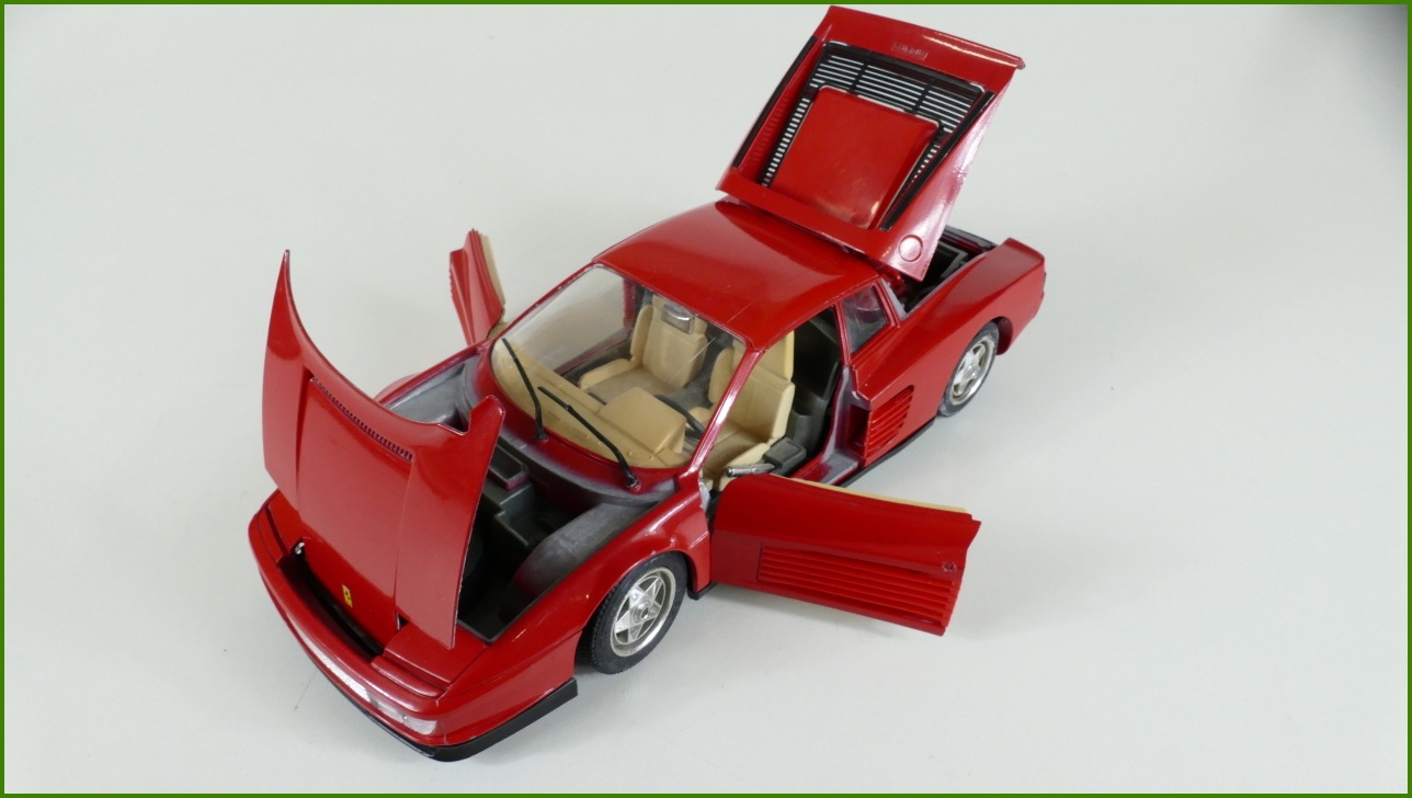 Kovový Model Bburago 1:18 - Ferrari Testarossa (1984)