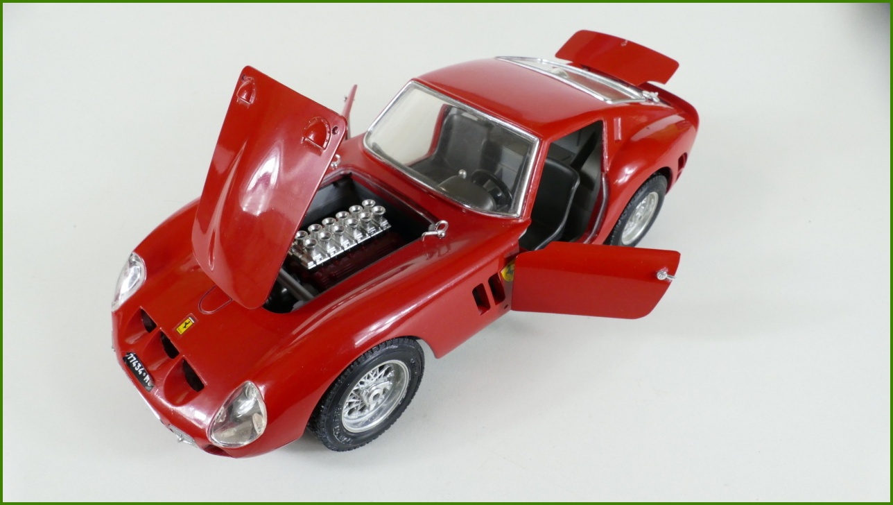 Kovový Model Bburago 1:18 - Ferrari GTO (1962)