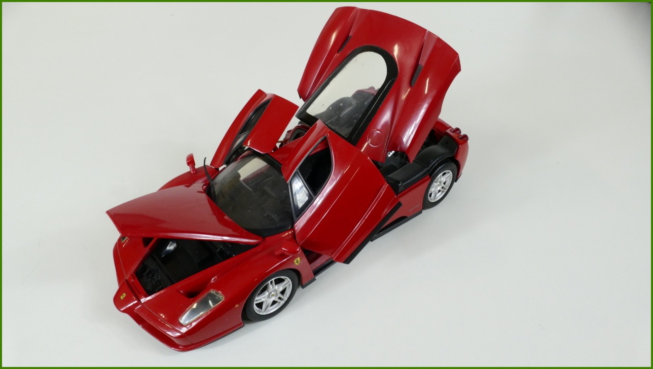 Model Hot Wheels 1:18 - Enzo Ferrari - Viz Popis