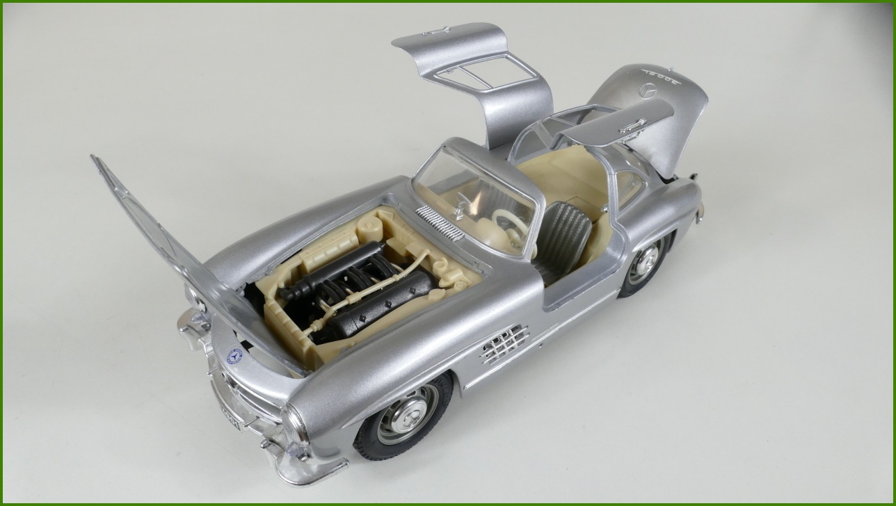 Kovový Model Bburago 1:18 - Mercede-Benz 300 SL