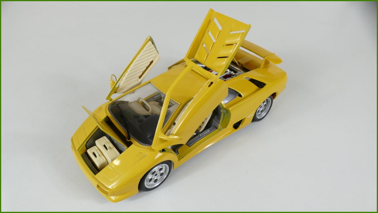 Kovový Model Bburago 1:18 - Lamborghini Diablo - (1980)
