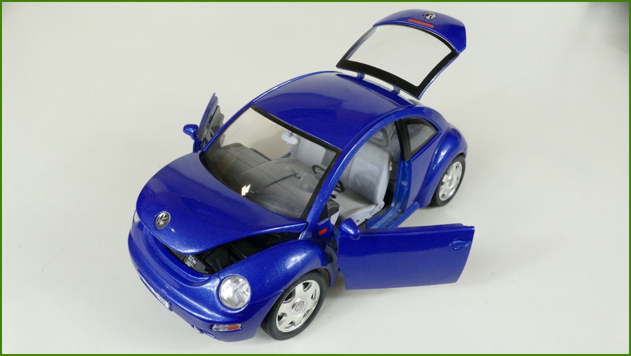 Kovový Model Bburago 1:18 - Volkswagen New Beetle - (1998)