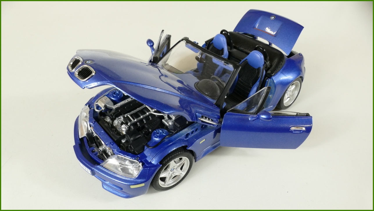 Kovový Model Bburago 1:18 - BMW M Roadster (1996)