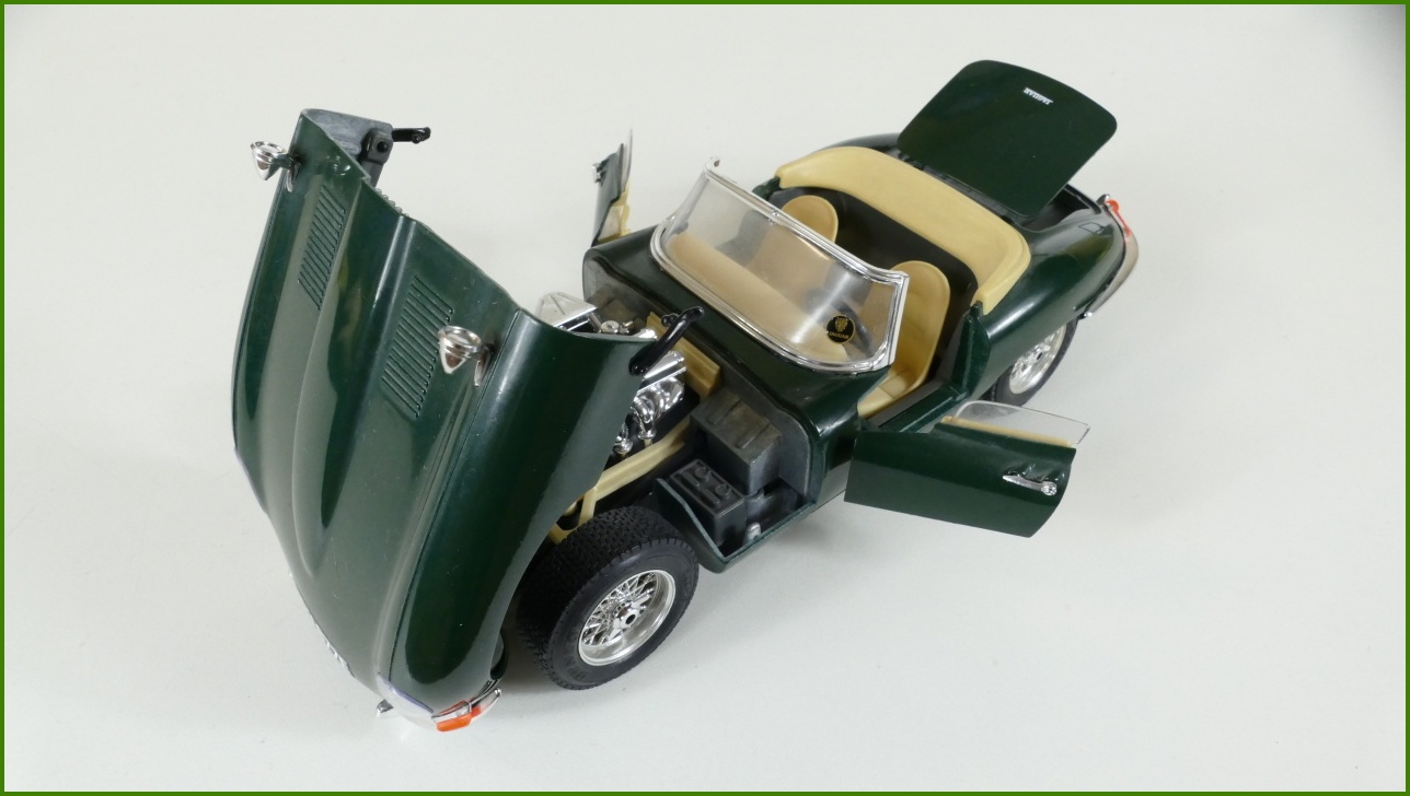 Kovový Model Bburago 1:18 - Jaguar "E" (1961) - Viz Popis