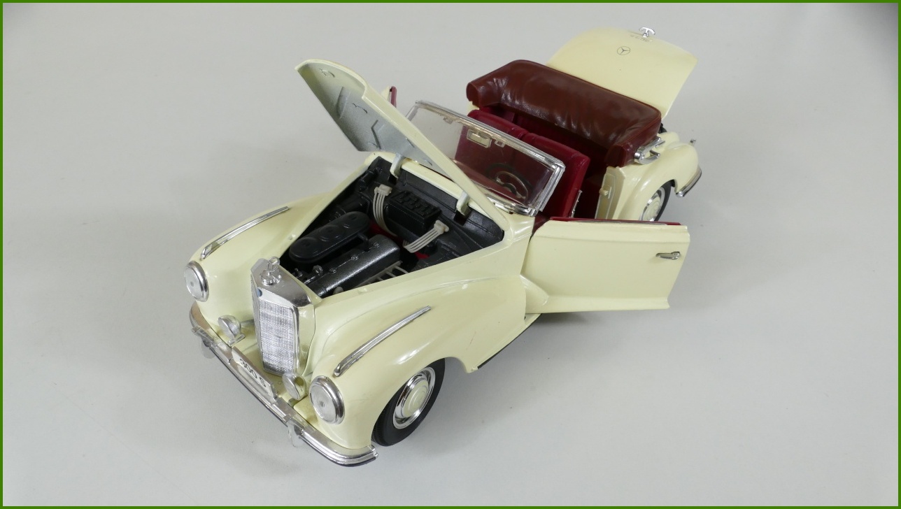 Model Auta Maisto 1:18 - Mercedes-Benz 300S (1955) - Viz Popis