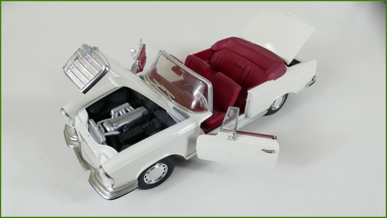 Model Auta Maisto 1:18 - Mercedes-Benz 280 SE (1966) - Viz Popis