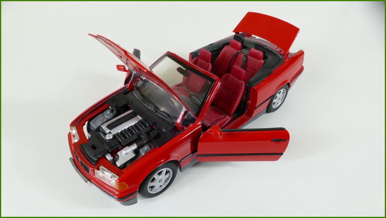 Model Auta Maisto 1:18 - BMW 325i Convertible (1993)