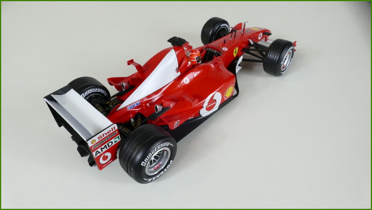 Model Formule Hot Wheels 1:18 - Ferrari F1 2002 - Michael Schumacher s Krabicí
