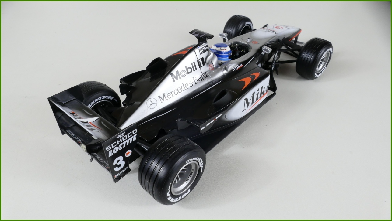 Model Formule Hot Wheels 1:18 - McLaren Mercedes MP4-16 - Mika Häkkinen s Krabicí