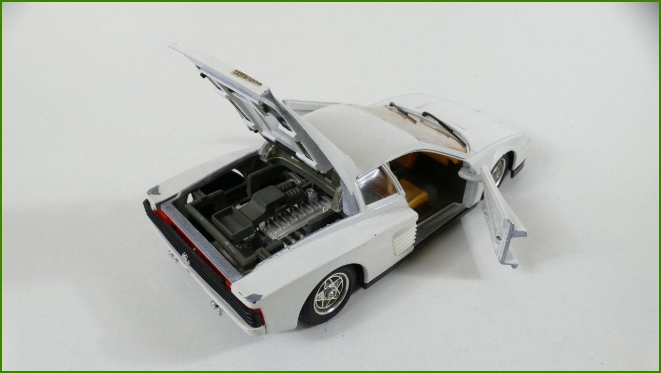 Model Auta Bburago 1:24 - Ferrari Testarossa (1984) - Viz Popis