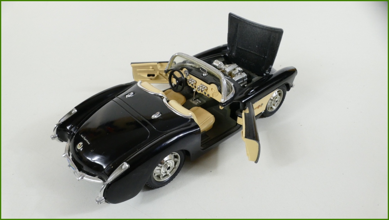 Model Auta Bburago 1:24 - Chevrolet Corvette (1957)