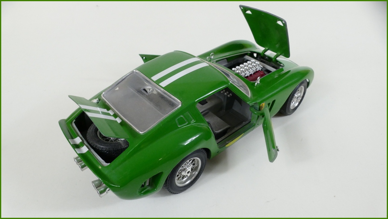 Kovový Model Bburago 1:18 - Ferrari GTO (1962)