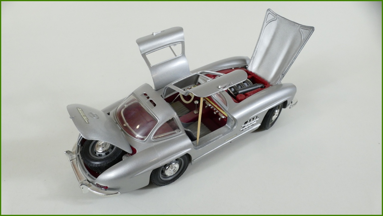Kovový Model Bburago 1:18 - Mercedes 300 SL (1954)