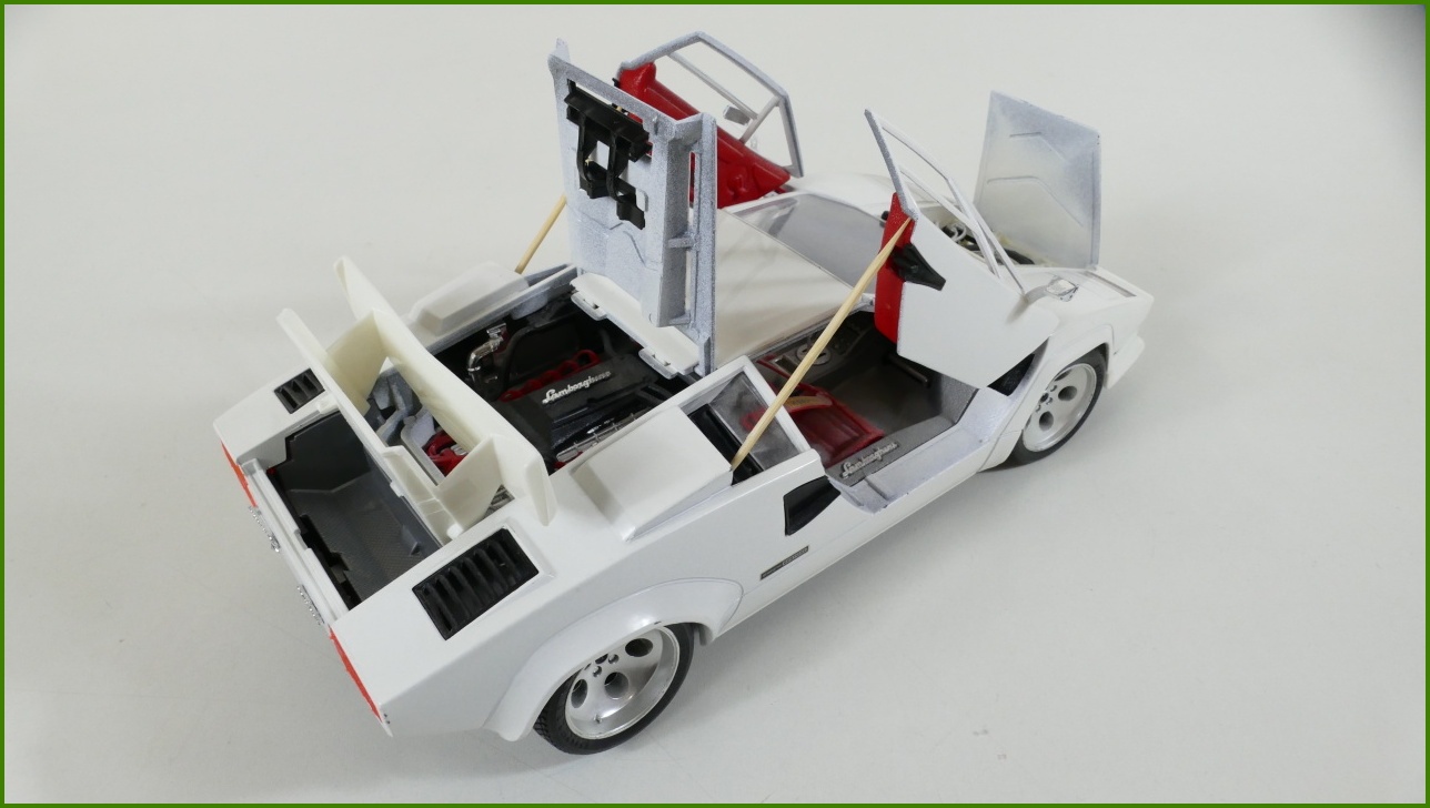 Kovový Model Bburago 1:18 - Lamborghini Countach (1988)